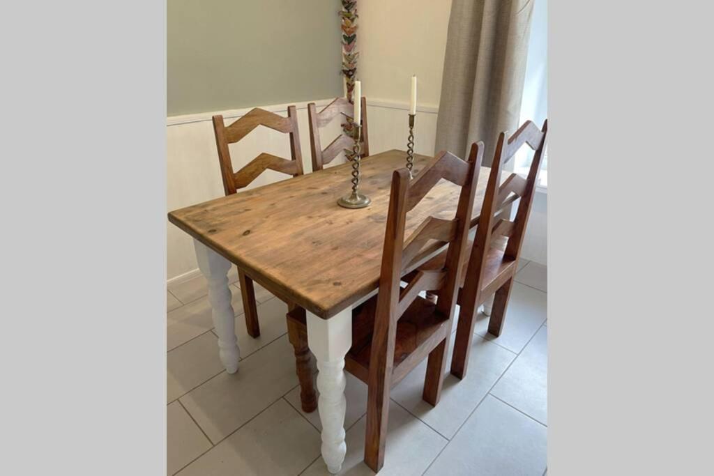 Cosy 2-Bedroom Family Cottage Centrally Located. Leedstown Eksteriør bilde