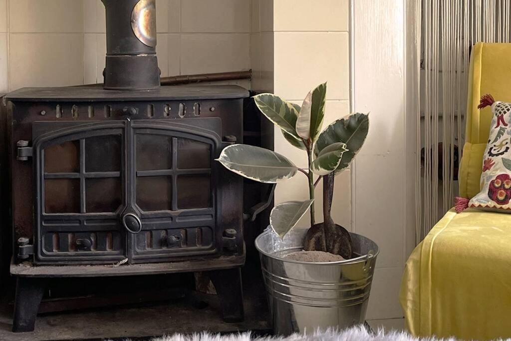 Cosy 2-Bedroom Family Cottage Centrally Located. Leedstown Eksteriør bilde