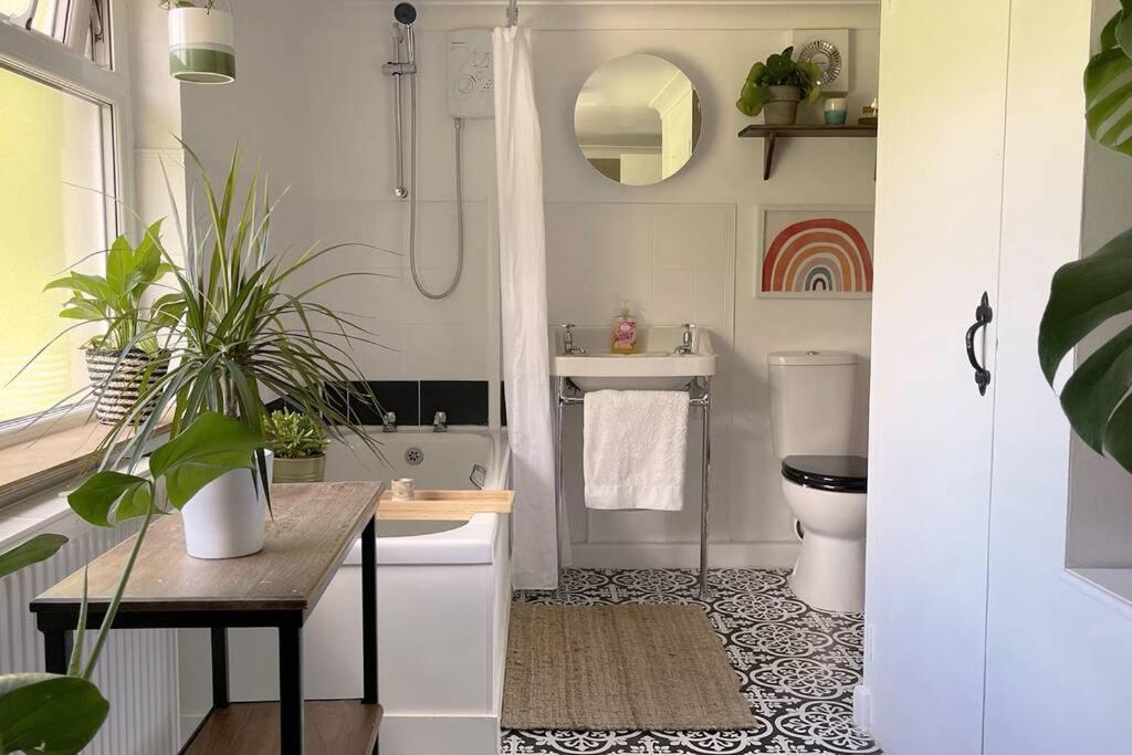 Cosy 2-Bedroom Family Cottage Centrally Located. Leedstown Eksteriør bilde